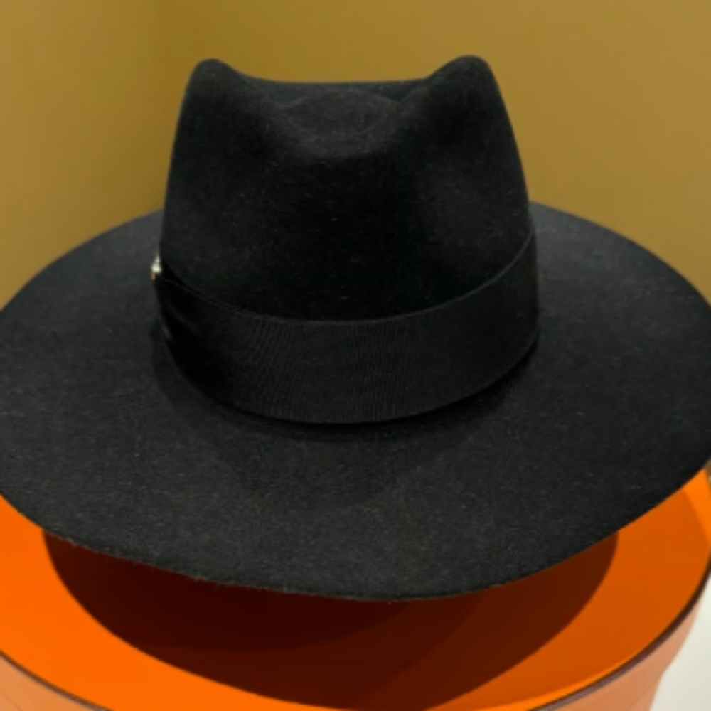 Hermes Faubourg Love Hat